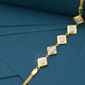 Stylish 18K Gold Charm Bracelet For Women's