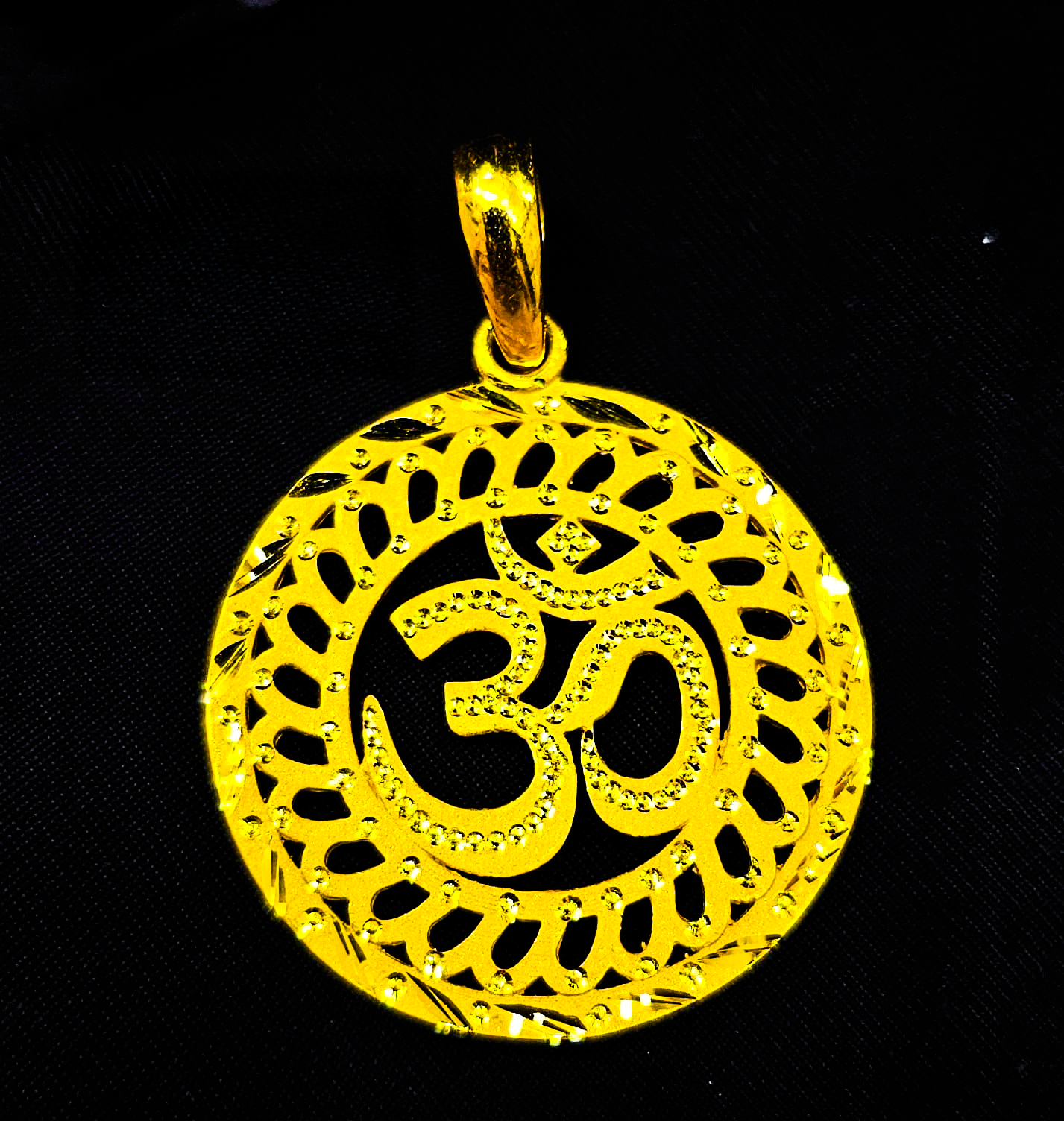 Traditional 22K pure gold pendant